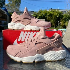 Nike Air Hurache Run SD Pink Sneakers
